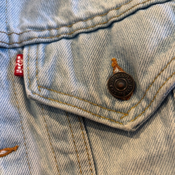 Levi's Classic Light Blue Denim Jacket - Picture 4 of 5